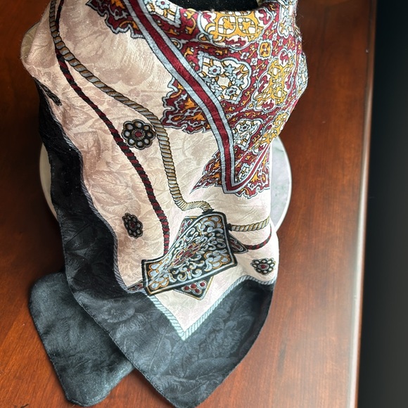 Worthington polyester scarf euc headwear wrap shoulder shawl with style & class - Picture 4 of 17